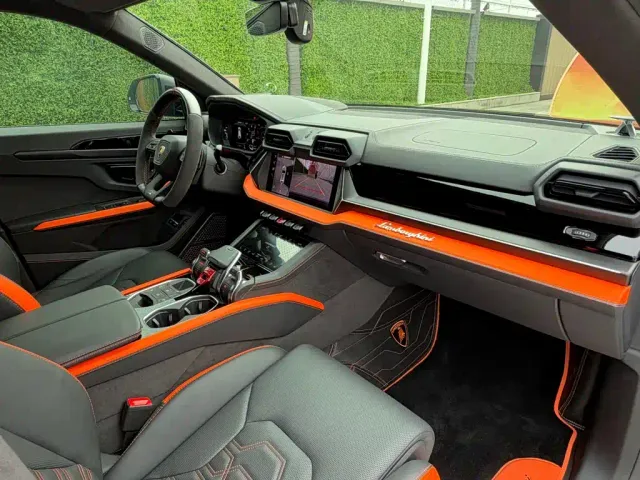 Lamborghini Urus — Фото автомобиля 11