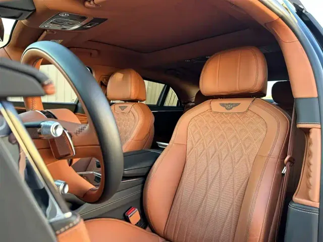 Bentley Flying Spur — Фото автомобиля 4