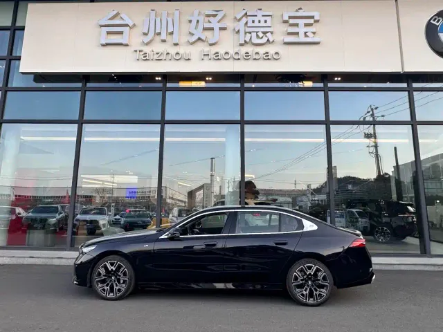 BMW 5 Series — Фото автомобиля 8