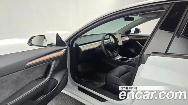 Tesla Model 3 — Фото автомобиля 10