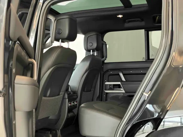 Land Rover Defender — Фото автомобиля 9