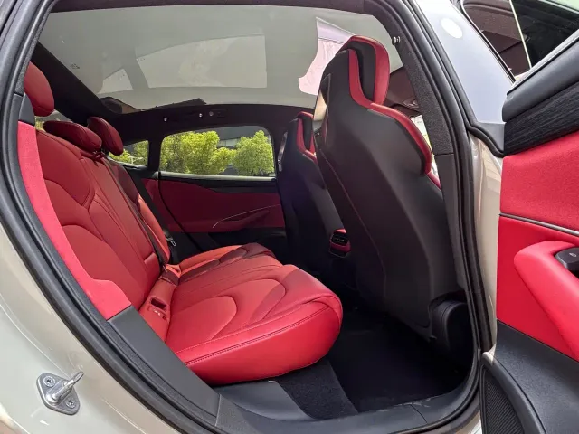 Xiaomi SU7 — Фото автомобиля 19
