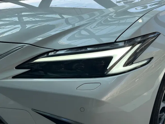 Lexus ES — Фото автомобиля 21