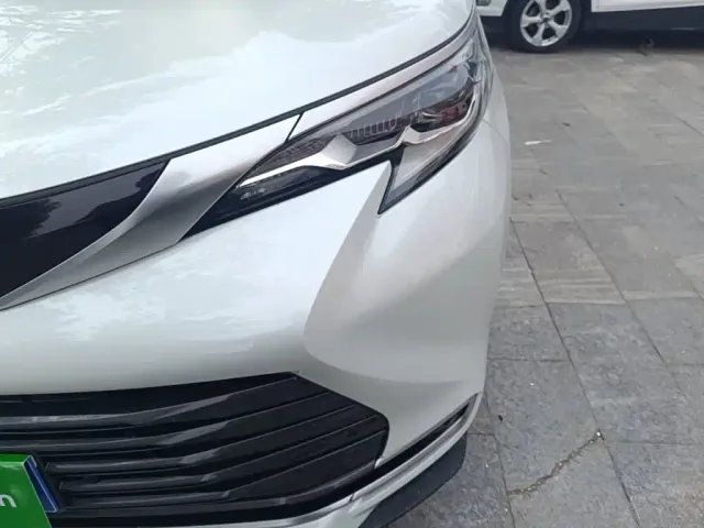 Toyota Sienna — Фото автомобиля 23