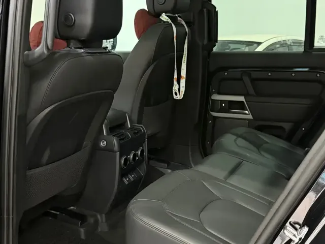 Land Rover Defender — Фото автомобиля 9