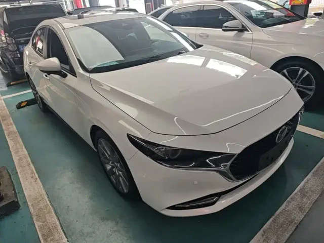 Mazda Axela — Фото автомобиля 3