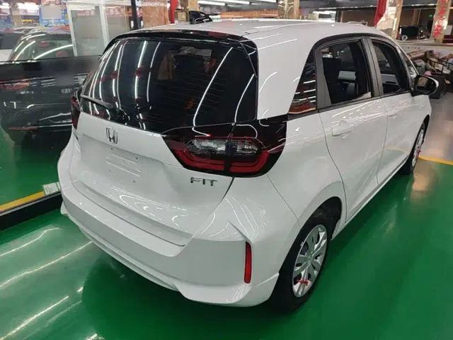 Honda Fit — Фото автомобиля 6