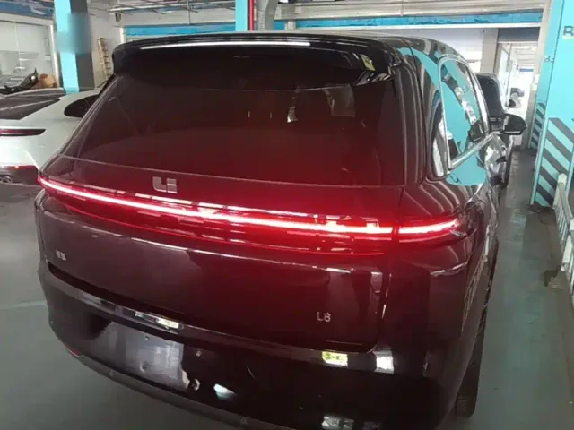 Li Auto L8 — Фото автомобиля 6