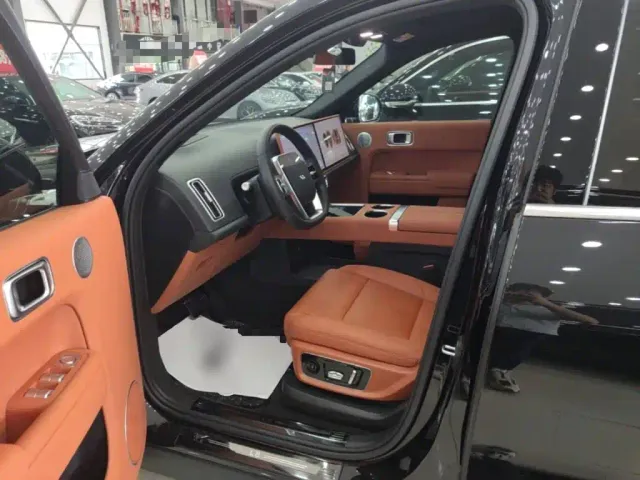 Li Auto L8 — Фото автомобиля 15