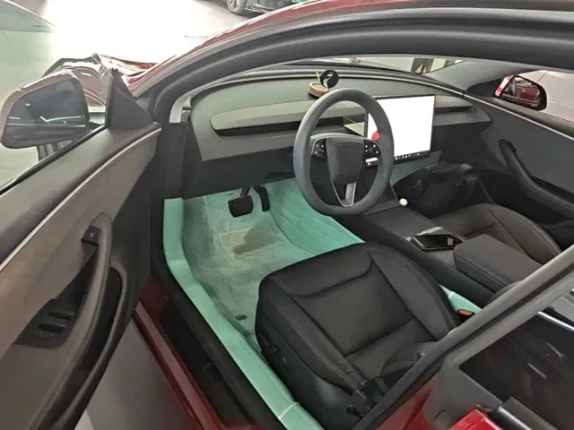Tesla Model 3 — Фото автомобиля 15