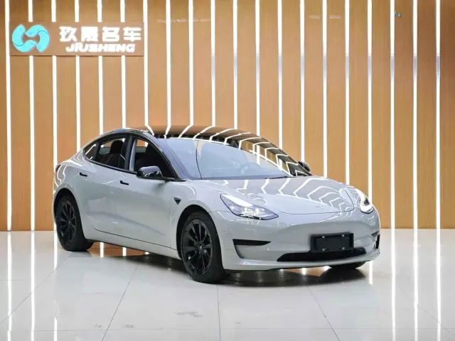 Tesla Model 3 — Фото автомобиля 3