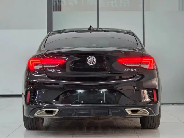 Buick Regal — Фото автомобиля 11