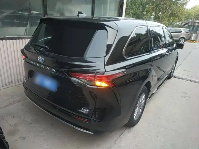 Toyota Sienna — Фото автомобиля 6