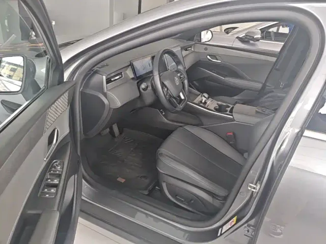 BYD Qin PLUS — Фото автомобиля 15