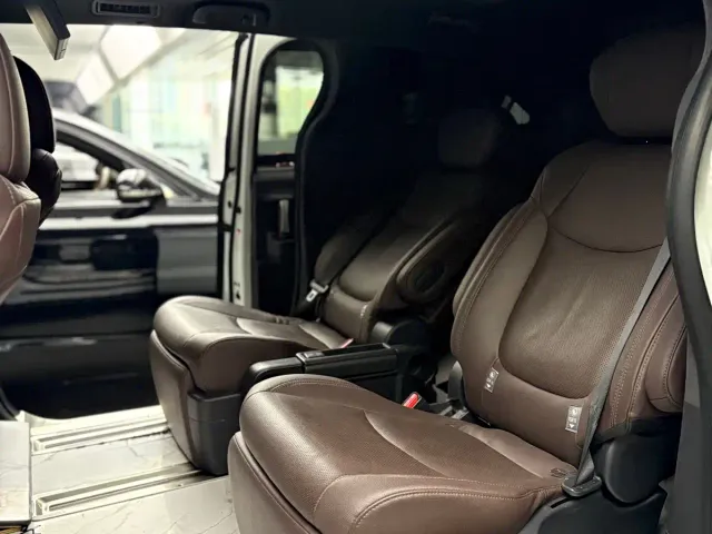 Toyota Sienna — Фото автомобиля 6