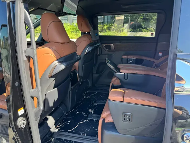 Toyota Alphard — Фото автомобиля 12