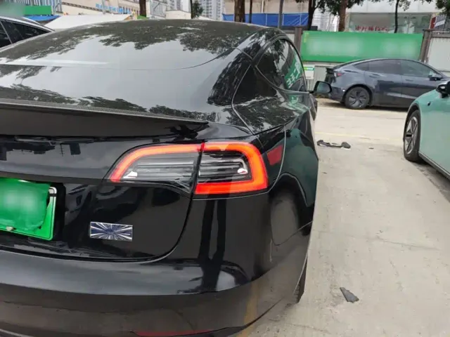 Tesla Model 3 — Фото автомобиля 7