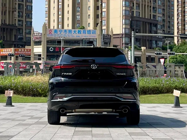Toyota Venza 2022 2.0L CVT 2WD Premium — Фото автомобиля 6