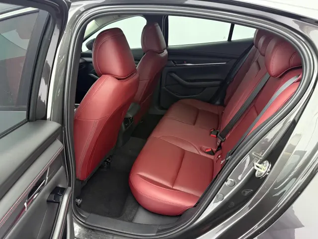Mazda Axela — Фото автомобиля 15