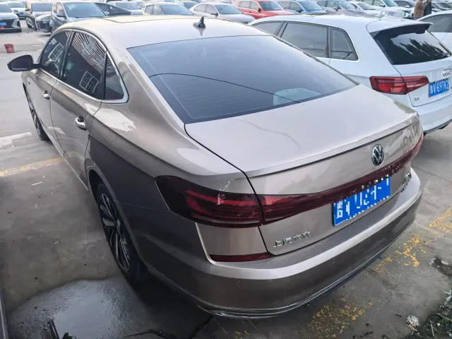 Volkswagen Passat — Фото автомобиля 12