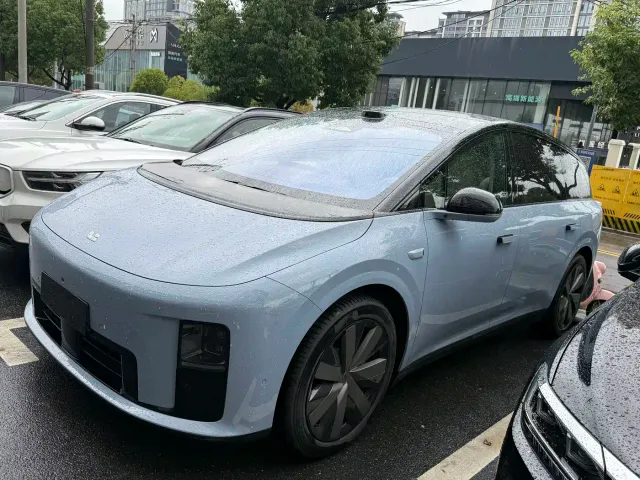 Фотография автомобиля — Li Auto i8