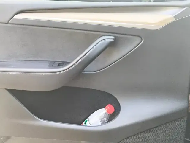 Tesla Model Y — Фото автомобиля 7