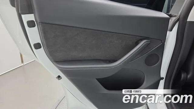 Tesla Model Y — Фото автомобиля 14