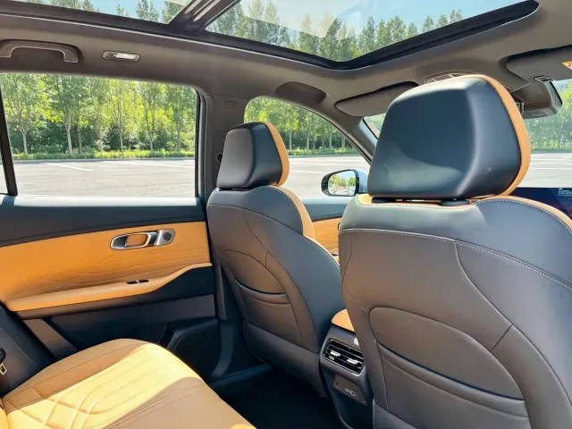 Geely Galaxy Starship 7 EM-i — Фото автомобиля 12