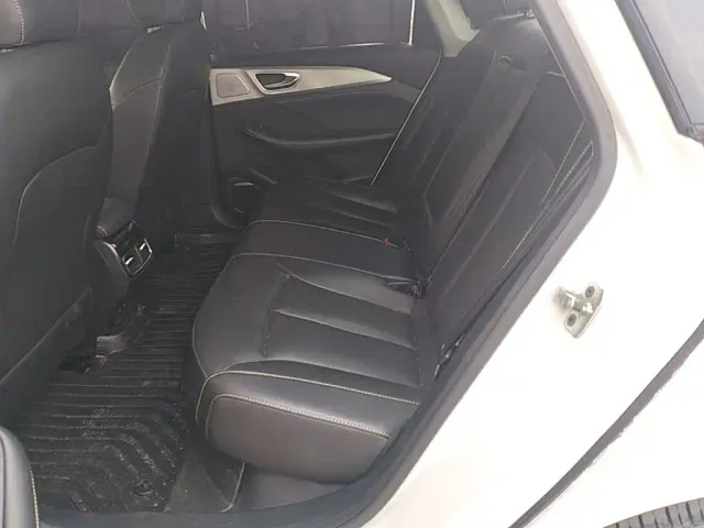 Roewe i6 MAX EV — Фото автомобиля 16