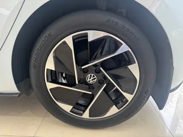 Volkswagen ID.3 — Фото автомобиля 7