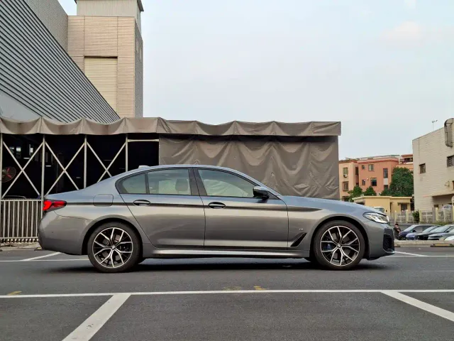 BMW 5 Series — Фото автомобиля 6