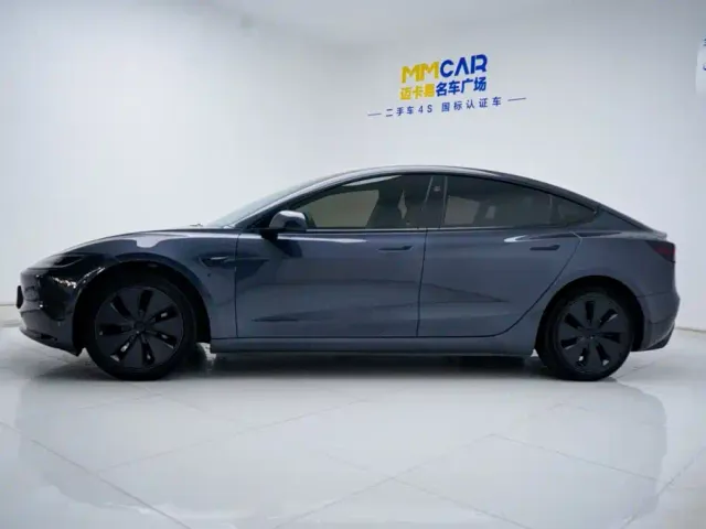 Tesla Model 3 — Фото автомобиля 12