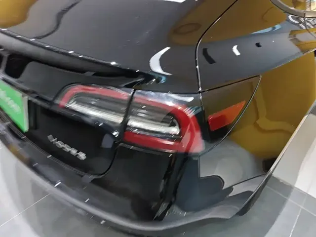 Tesla Model 3 — Фото автомобиля 7