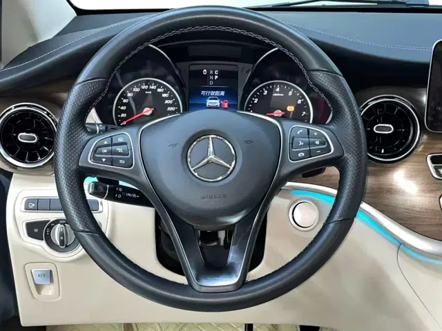 Mercedes-Benz V-Class — Фото автомобиля 10