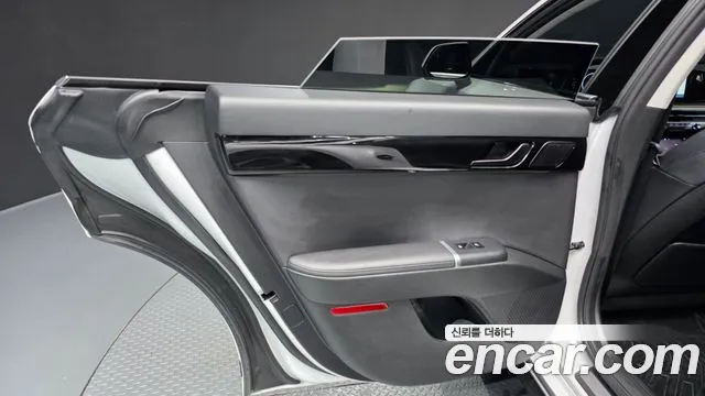Hyundai Grandeur Grandeur (GN7) 2.5 Бензин 2WD — Фото автомобиля 24