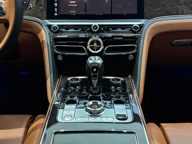 Bentley Flying Spur — Фото автомобиля 16