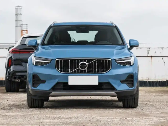 Volvo XC40 — Фото автомобиля 2