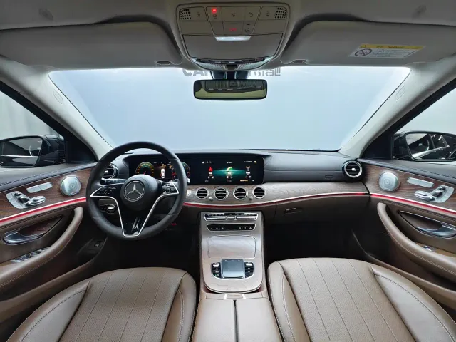 Mercedes-Benz E-Class — Фото автомобиля 5