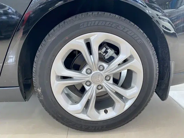 Honda Accord — Фото автомобиля 15