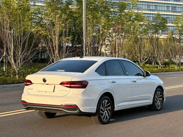 Volkswagen Lavida — Фото автомобиля 17