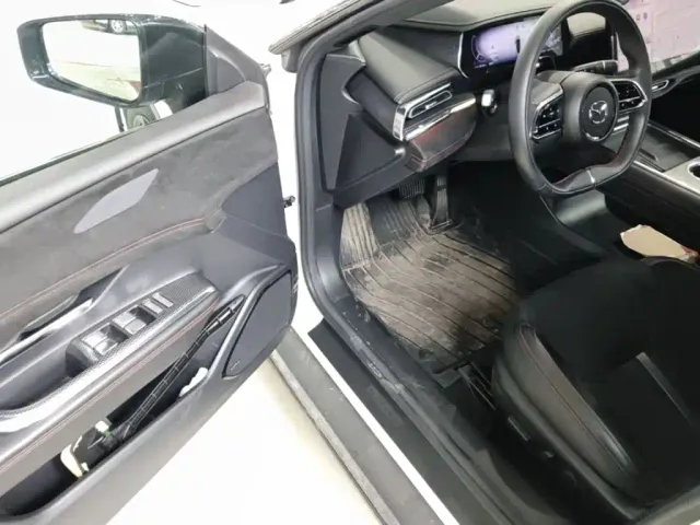 Mazda Mazda EZ-6 2025 Extended Range 200 Intelligent Premium Sport Edition — Фото автомобиля 15
