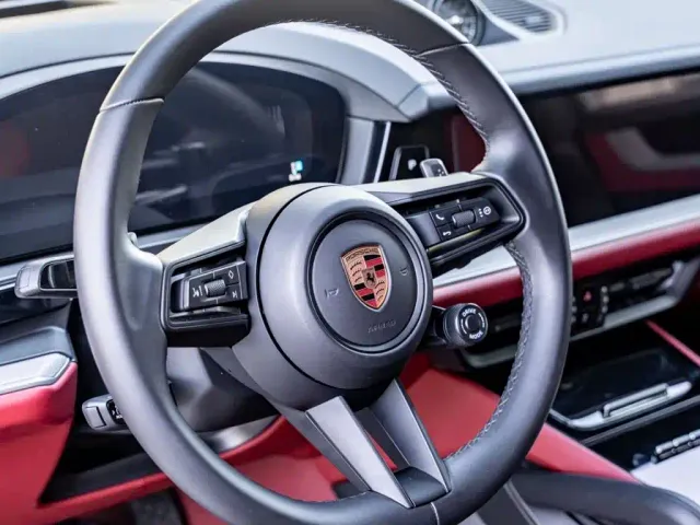 Porsche Cayenne — Фото автомобиля 10