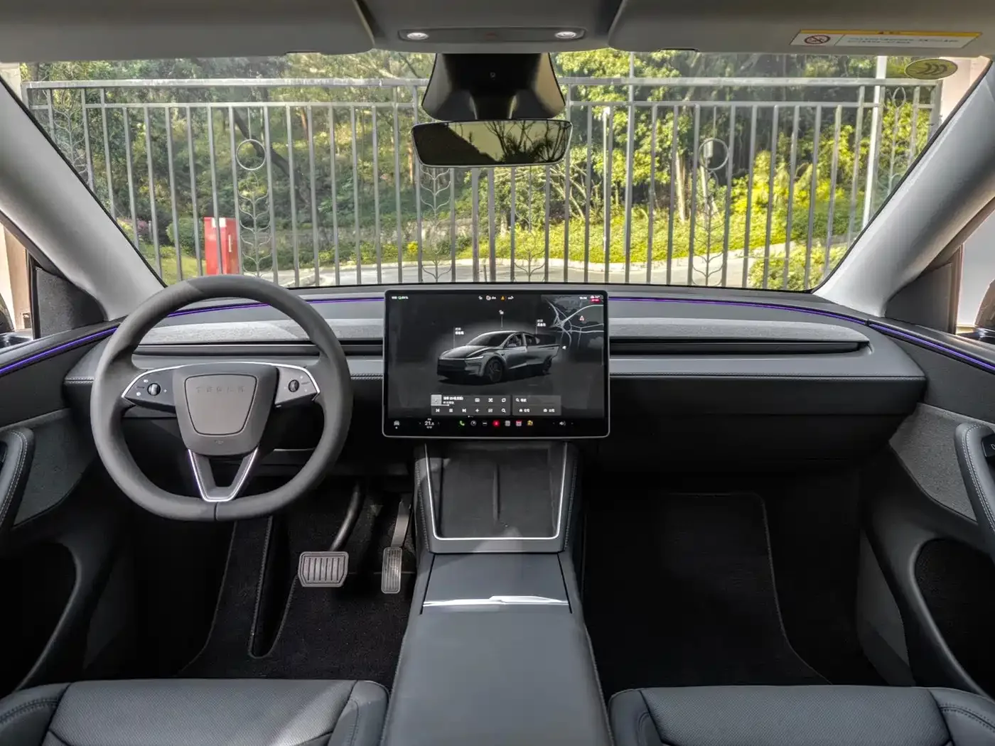 Tesla Model Y 2025 Rear-Wheel Drive — Фото автомобиля 12