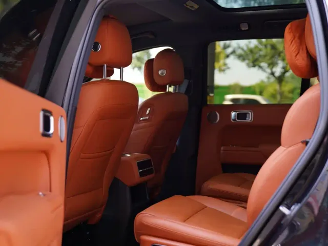 Li Auto L8 — Фото автомобиля 7