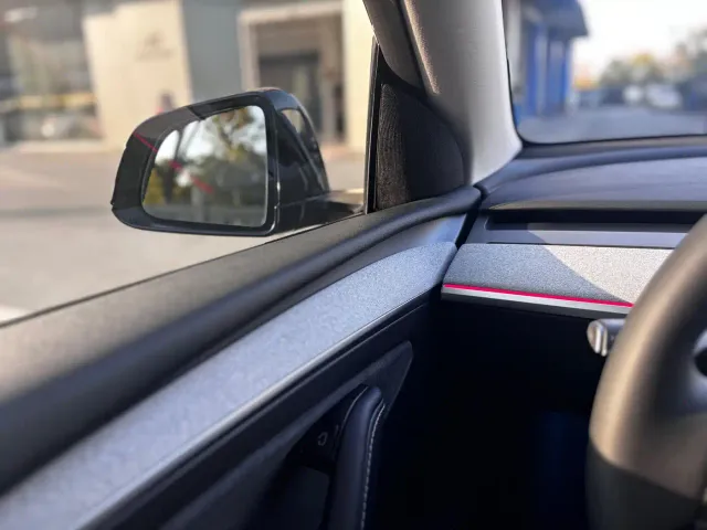 Tesla Model Y — Фото автомобиля 15
