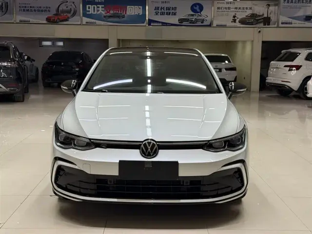Volkswagen Golf — Фото автомобиля 2