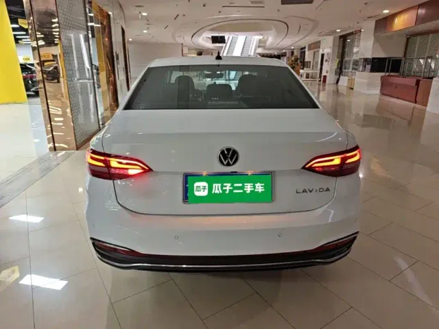 Volkswagen Lavida — Фото автомобиля 5