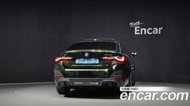 BMW i4 — Фото автомобиля 4
