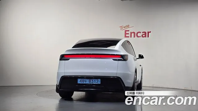 Tesla Model Y — Фото автомобиля 4