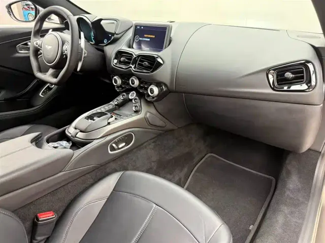 Aston Martin V8 Vantage — Фото автомобиля 10